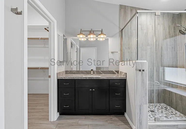 1556 W 5th St — Photo 15