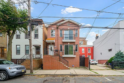 43 Manhattan Ave #1 Photo 1