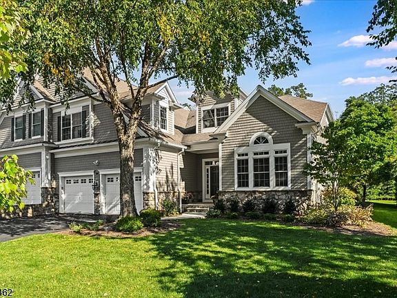 3rd image of 32 Tillou Road West