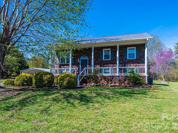 2681 Tumbleweed Dr, Lenoir, NC 28645