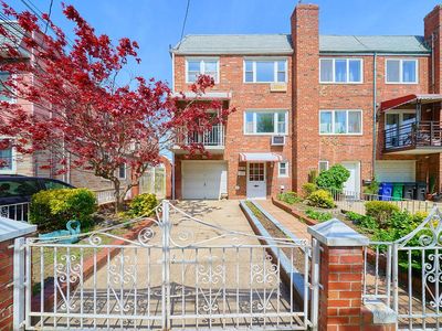 6629 74th St, Middle Village, NY, 11379