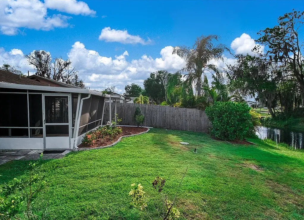 2 bed, 885 sqft, $1,575 — Photo 4
