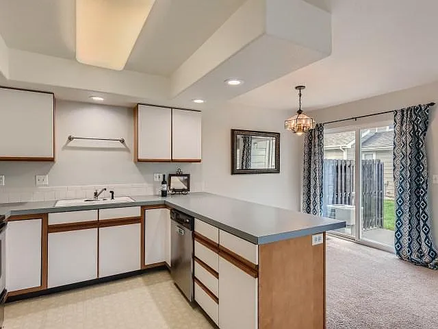1637 Westbridge Dr #L4 — Photo 4