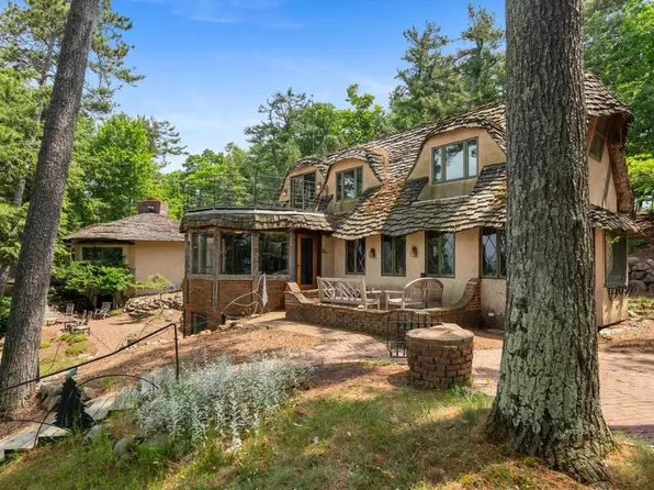13987 Division Ave, Charlevoix, MI 49720