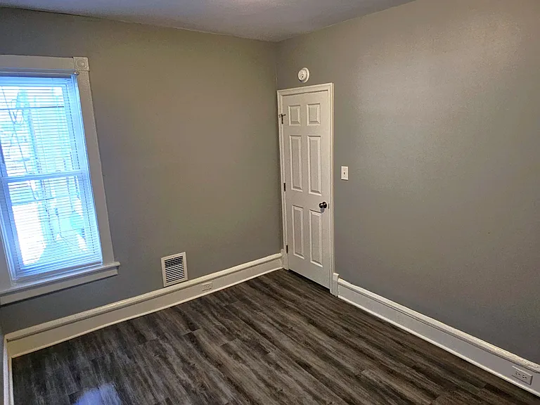 244 W Douglass St — Photo 16