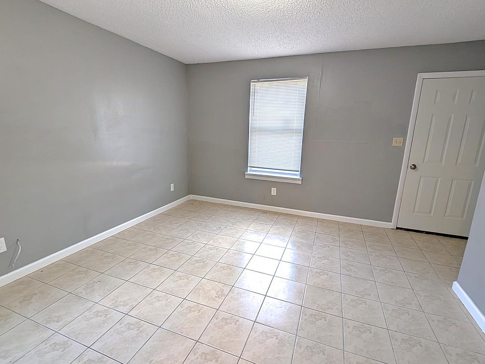 Spacious living room ready for your personal touch