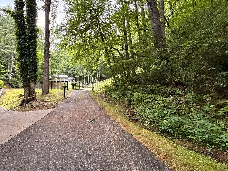 73 Peek And Peak Ln — Photo 2