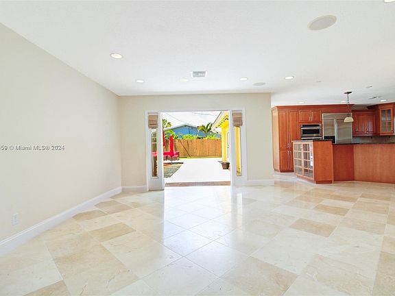 4th image of 5141 NE 17th Ave