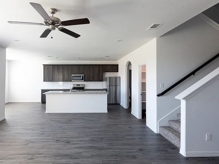 119 Hamilton Dr — Photo 1