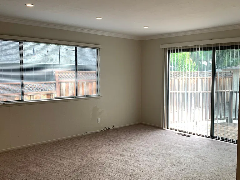 752 Edge Ln — Photo 13