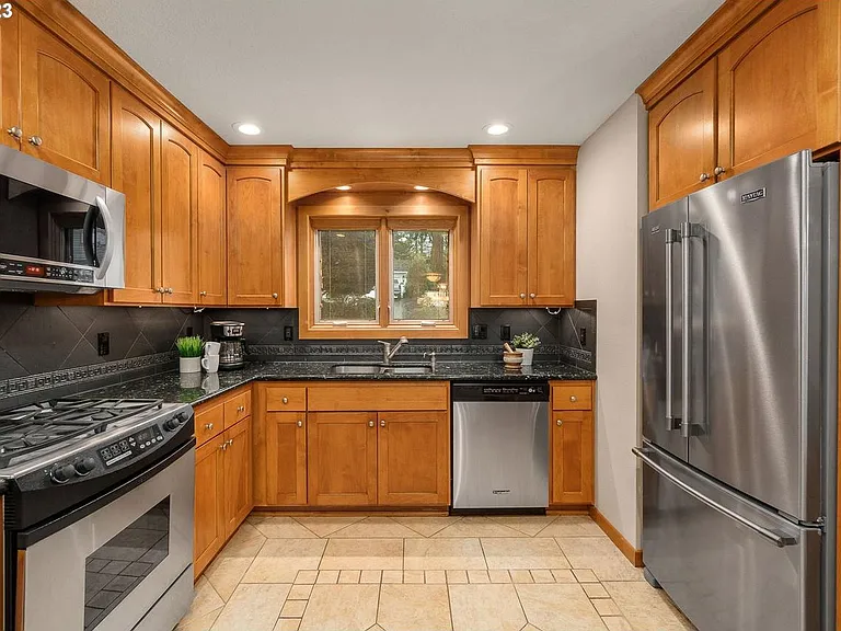 16932 Greentree Ave — Photo 5