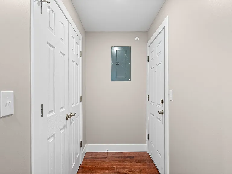 521 Warren St #4 — Photo 43