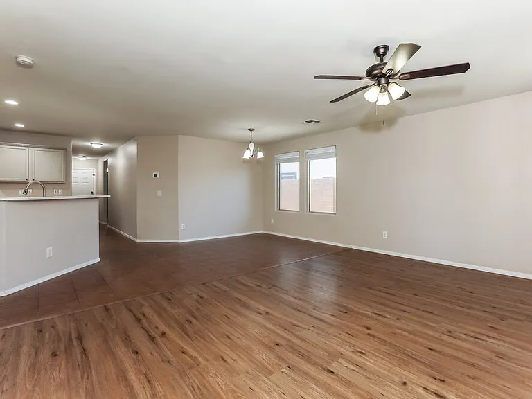 37870 N Beverly Ave — Photo 4