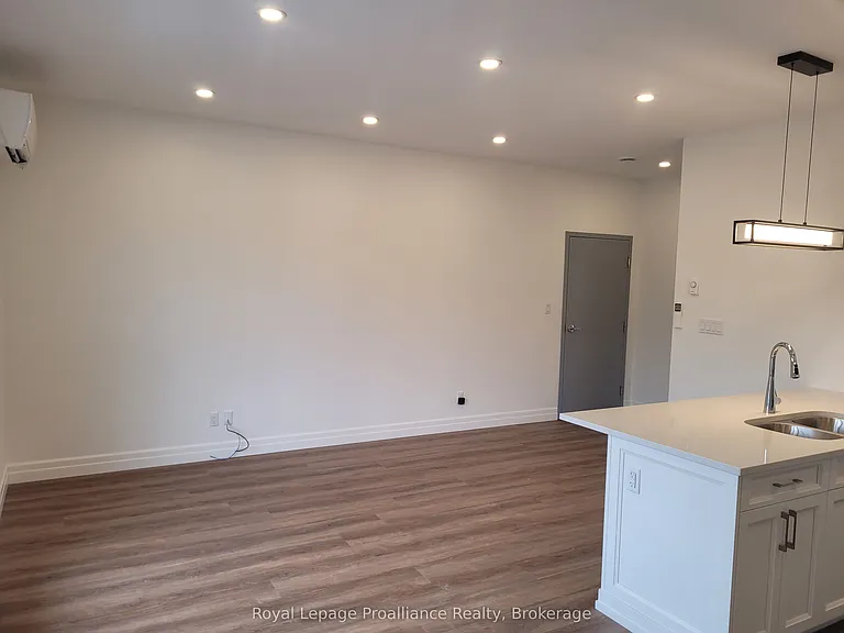 15 Bay St #3 — Photo 4