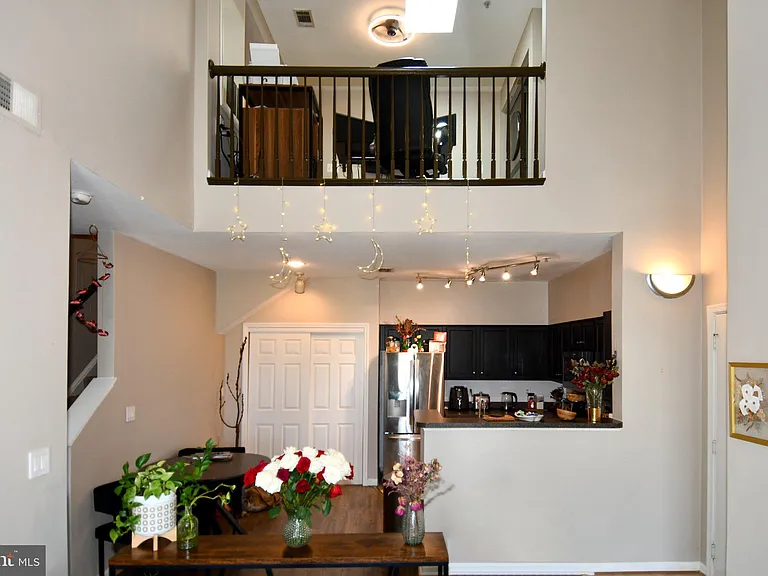 5121 Travis Edward Way #J — Photo 12