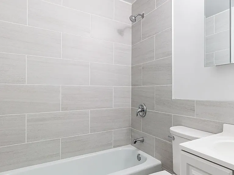 3825 N Pine Grove — Photo 3