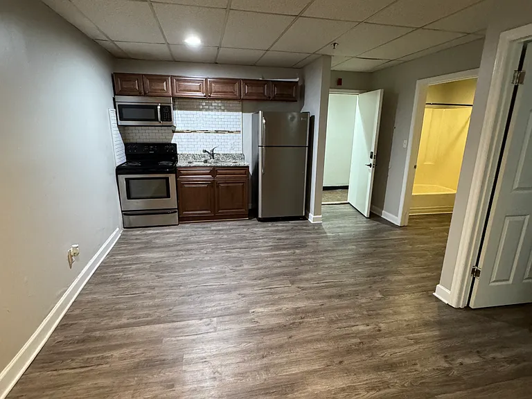 241 W Main St #10 — Photo 2
