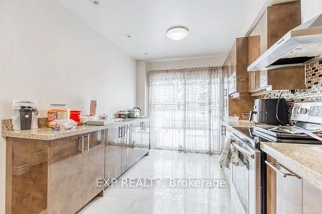 833 Scollard Ct #81 — Photo 8