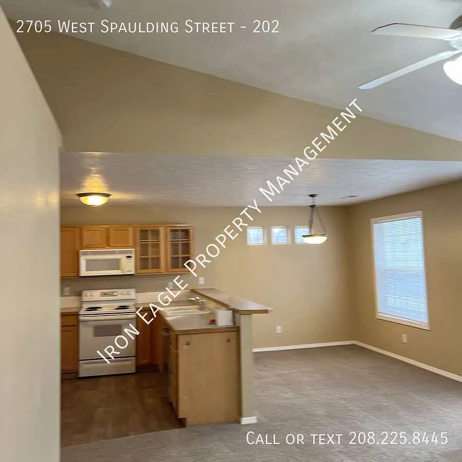Building Photo - 2705 W Spaulding St #202