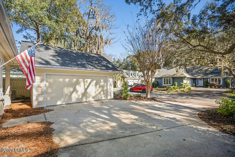3 bed, 2.5 bath, 2733 sqft, $3,300 — Photo 2