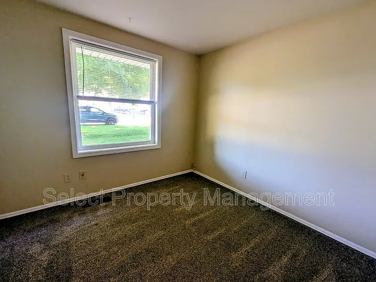 1419 Aberdeen Ln — Photo 10