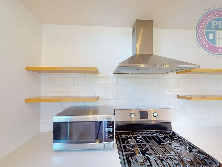 1010 SE 42nd Ave #&-4204 — Photo 8