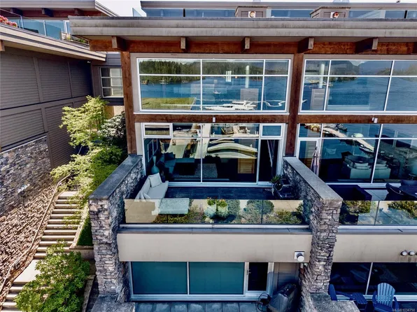 368 Main St #305, Tofino, BC V0R 2Z0