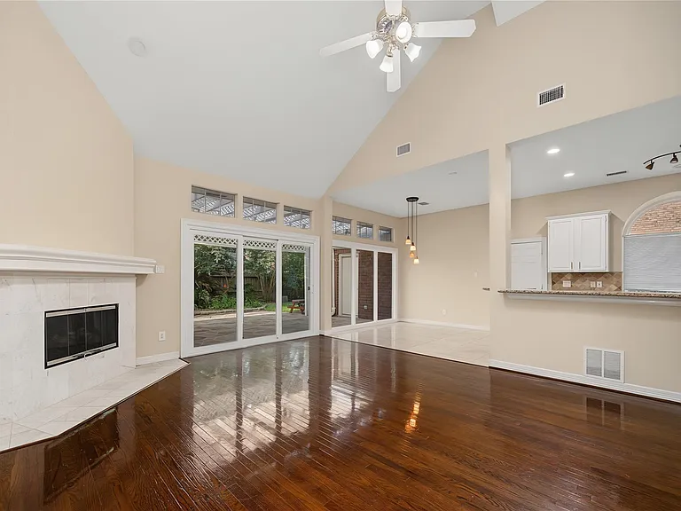 14135 Swallowfield Dr — Photo 20
