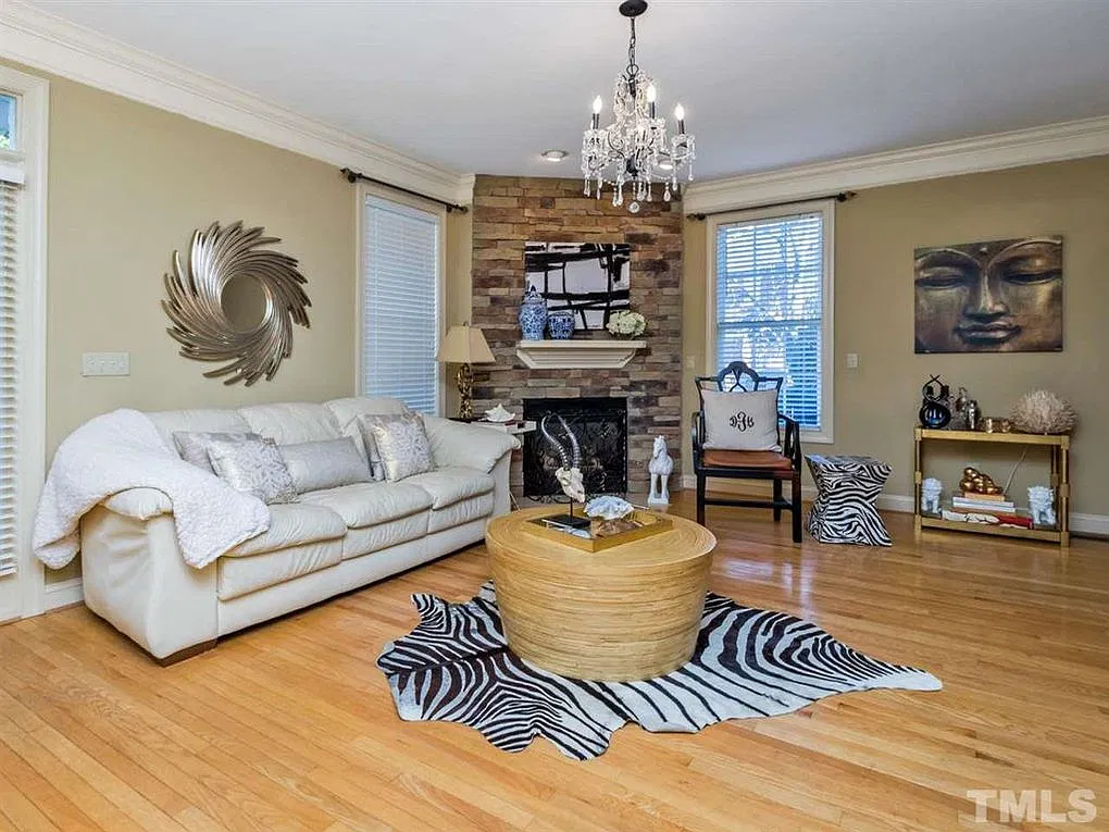 4 bed, 3.5 bath, 2427 sqft, $2,500 — Photo 4
