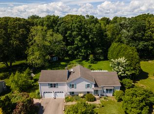 84 Renee Dr, Pawcatuck, CT 06379