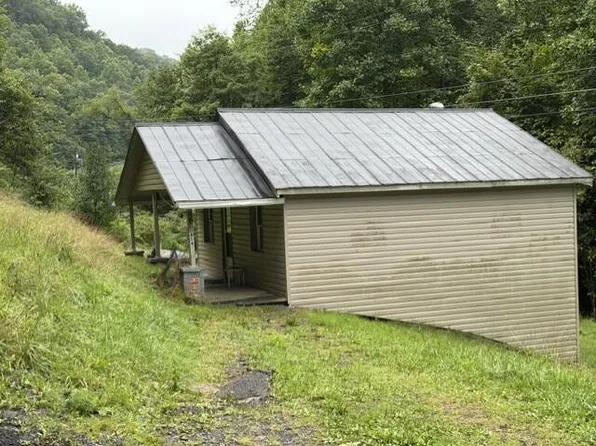 1454 Clifton Fork Rd, Raven, VA 24639