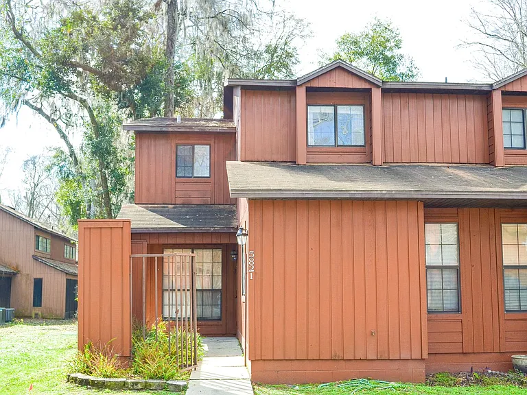 5821 SW 8th Pl — Photo 1