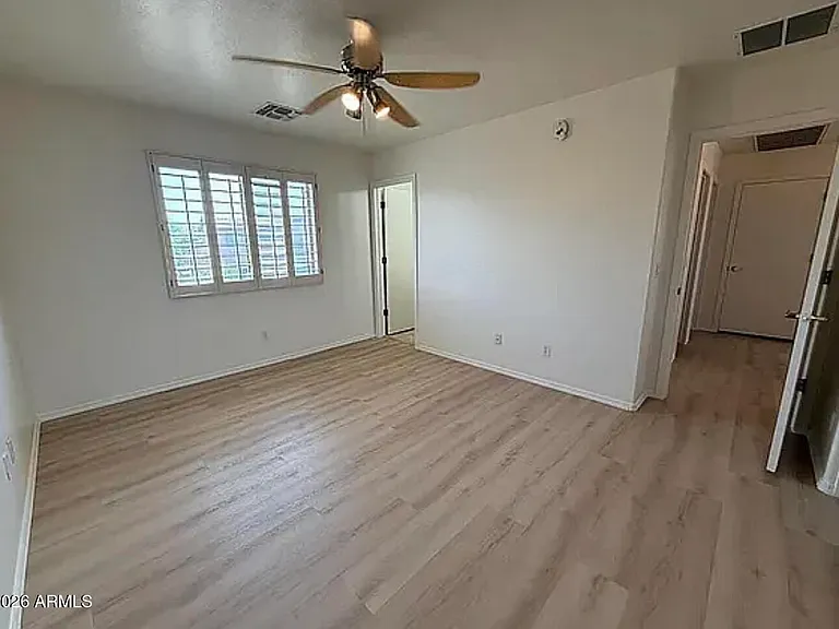 1338 E 10th Pl — Photo 11