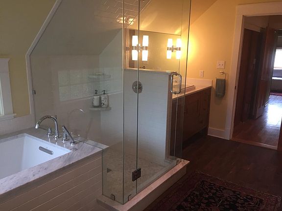 4th image of 308 Bross St