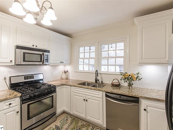 5th image of 113 W Montclair Ave