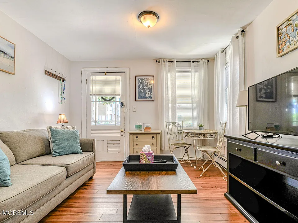 19 Webb Ave #1W