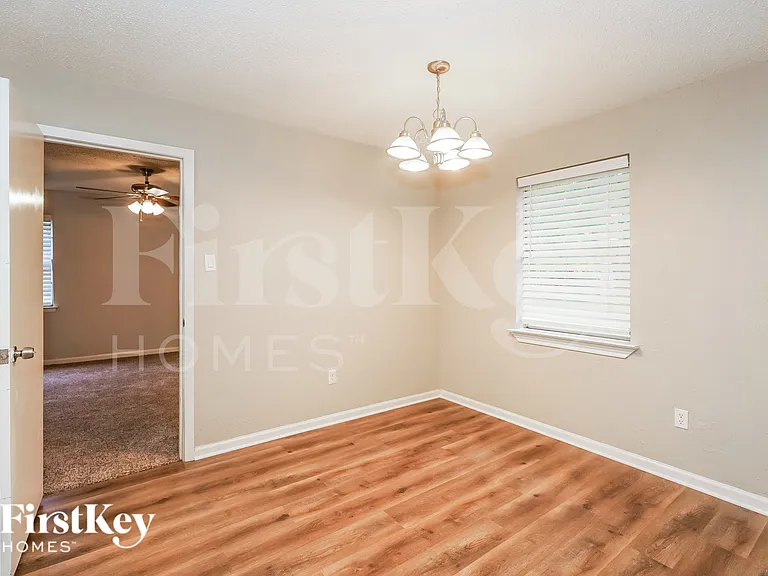2100 Cedar Ct — Photo 6