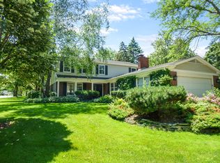 99 Old Mill Ct, Barrington, IL 60010