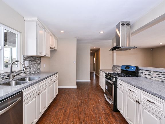 4th image of 8832 La Grand Ave