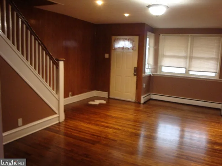 517 Hampden Rd — Photo 3