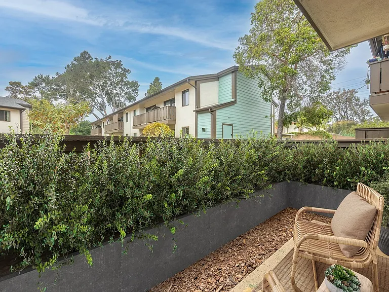 Pacific Oaks — Photo 10
