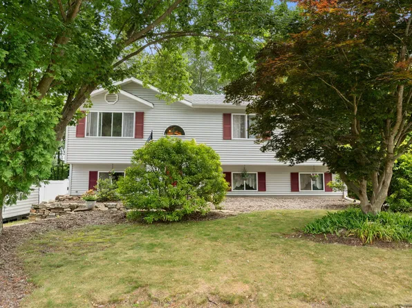 17 Joy Lane, Montville, CT 06382