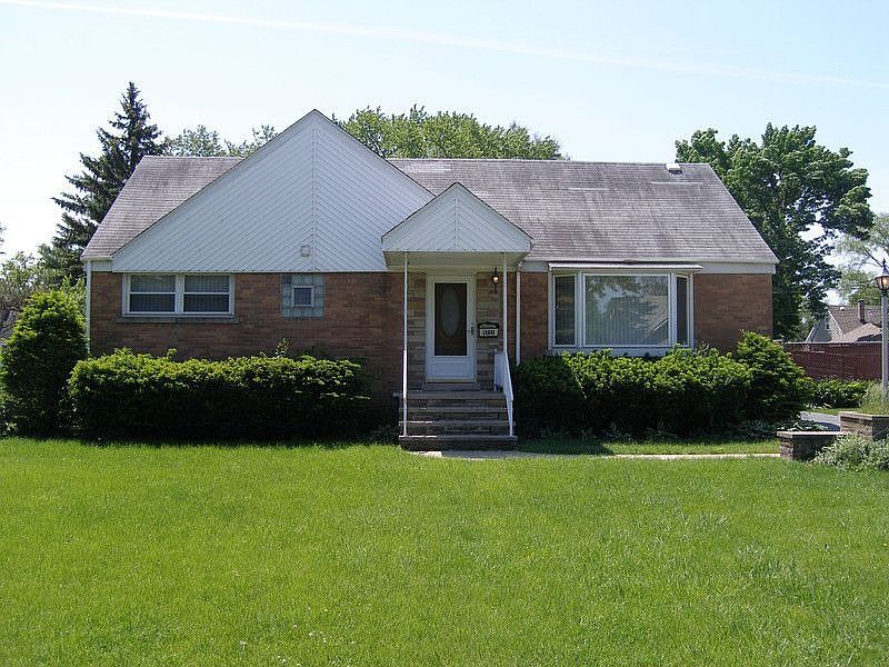 1st image of 9721 Dickens Ave