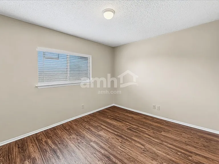 6678 Snow Meadow Dr — Photo 13