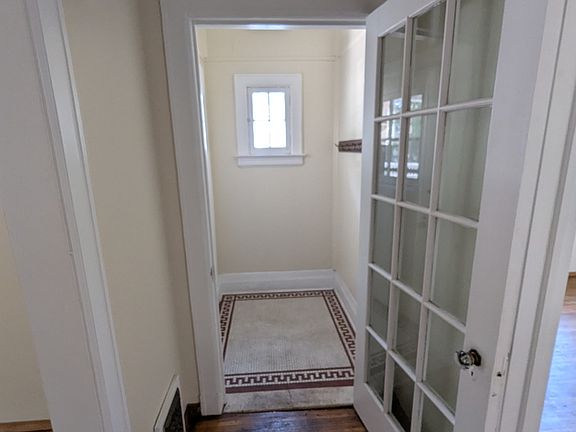 2nd image of 303 Dartmouth St