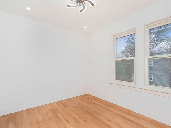 617 East 52nd Street image 14 of 22