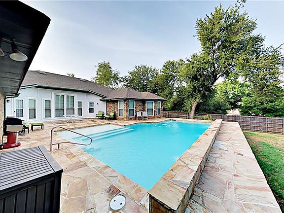 4th image of 800 Shady Glen Ct