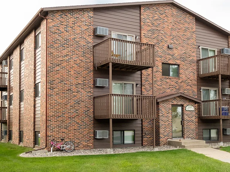 Fargo, ND Maplewood Bend Apartments | Exterior