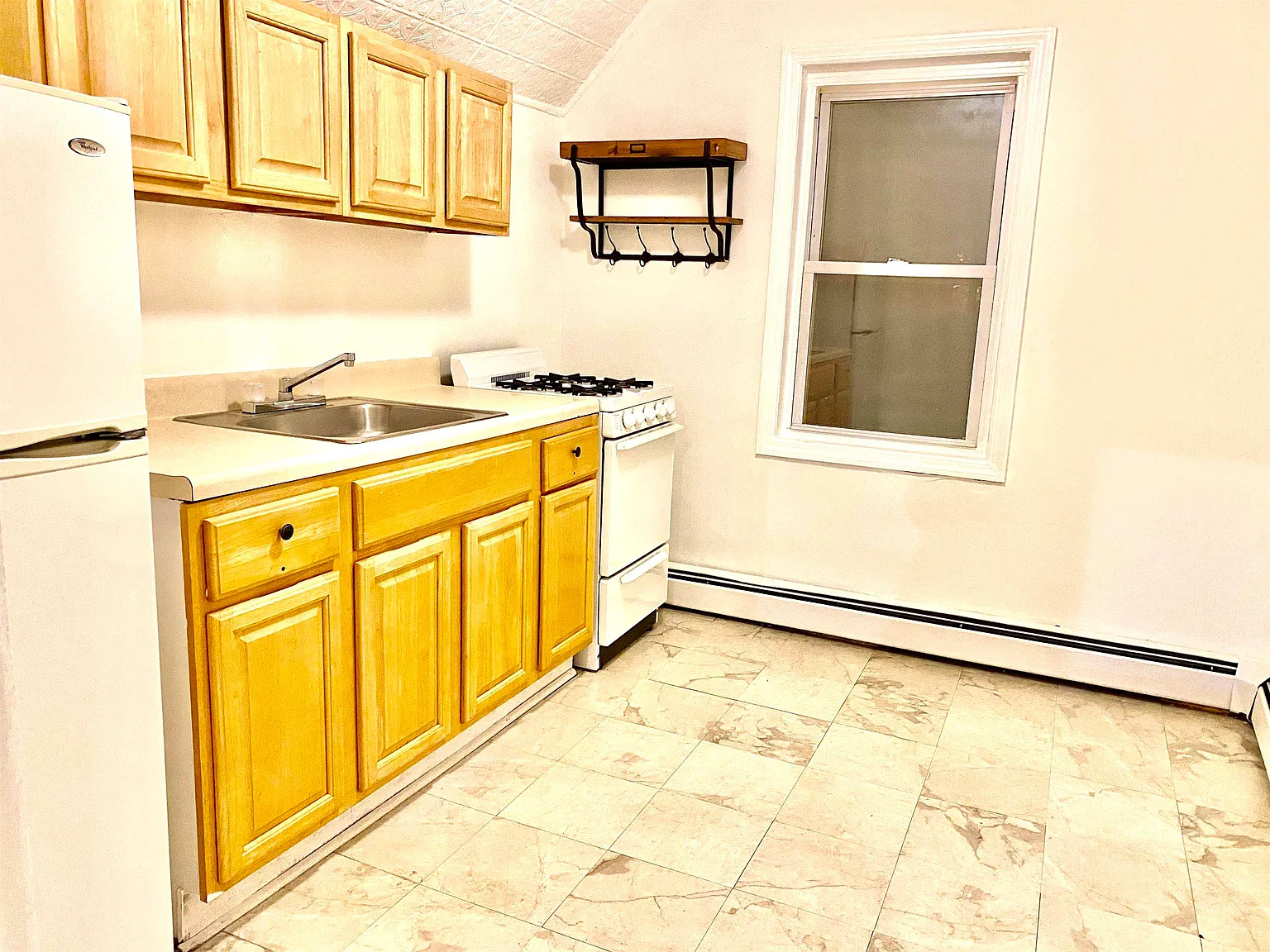 1 bed, 1.0 bath, $1,300 — Photo 3