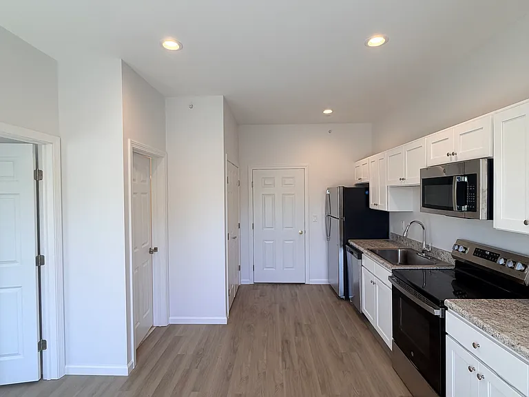 337 Main St #7 — Photo 5